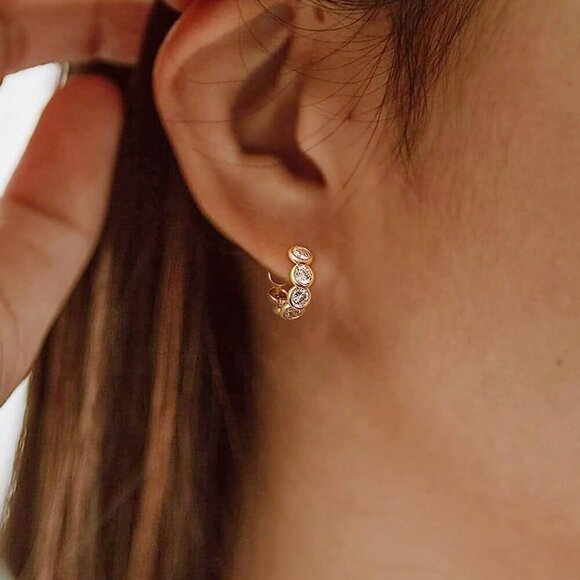 Yellow Gold Fashionable Women's Charm Cubic Zirconia Hoop Earrings - Picture 4 of 8